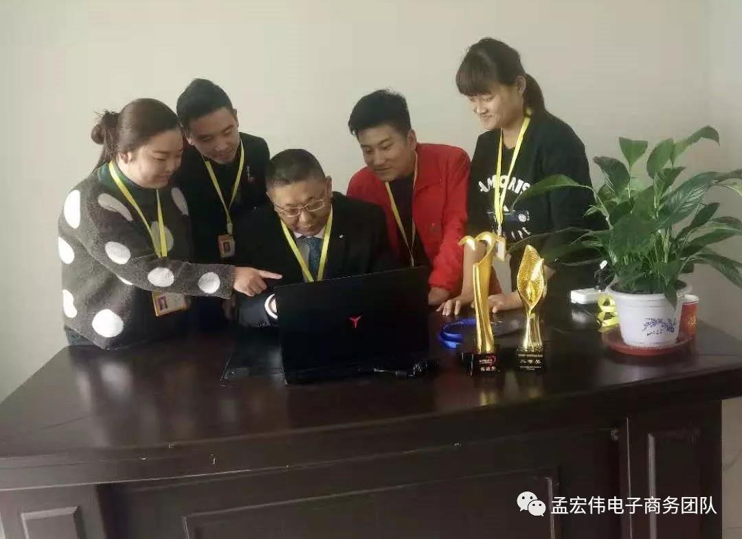 总经理携员工欢迎新老客户莅临企业参考指导